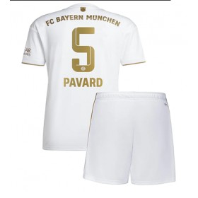 Baby Fußballbekleidung Bayern Munich Benjamin Pavard #5 Auswärtstrikot 2022-23 Kurzarm (+ kurze hosen)